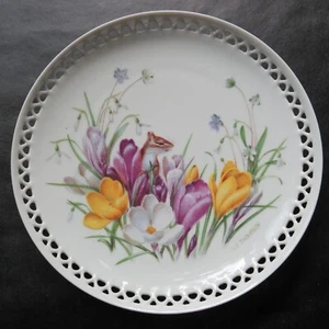 Reticulated 8" Porcelain Plate Wall Hanging Signed L.E. Thompson Chipmunk Crocus - Picture 1 of 4