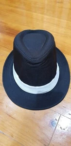 20s Mens Gangster Black Fedora Hat with white band Fancy Dress  - Bild 1 von 1