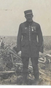 Photographie d'un sous-lieutenant devant l'épave d'un avion - Juillet 1918 - Imagen 1 de 4