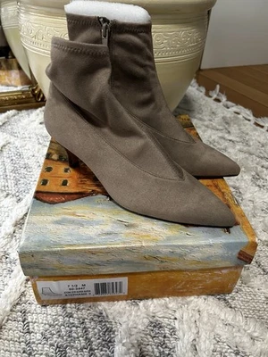 Женские сапоги Bella Vita размер 7,5 каменные суперзамшевые Stephanie II на котятином каблуке - Изображение 1 из 4