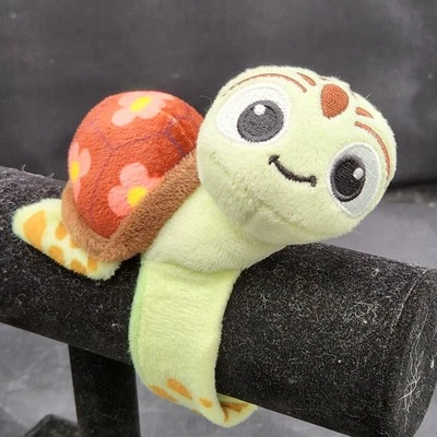Disney Buscando a Nemo Cutie Puño Peluche Slap Banda Pulsera Chorro Bebé Tortuga Foto 1 de 4