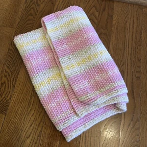 NEU handgestrickt weich rosa gelb grün Streifen afghanische Kinderwagen Decke 28" x 28" - Bild 1 von 4
