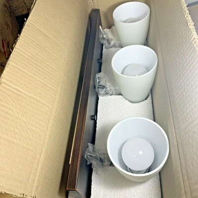 Lámpara de pared Generation Sea Gull Sevilla 3 luces/21 pulgadas bronce accesorio de baño Foto 1 de 4