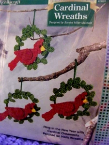 New Needlecraft  Cardinal Wreaths   ornaments Plastic Canvas Bird kit       /CO1 - Picture 1 of 3