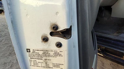 Pestillo de puerta delantera izquierda para conductor Chevy Suburban 2001-2006 con varillas/cables OEM Foto 1 de 3