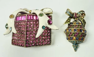 Heidi Daus lotto di 2 spille natalizie, regalo, ornamento, smalto e strass - Foto 1 di 13