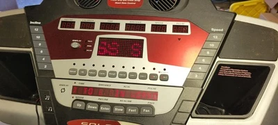 Consola de ordenador principal F80 suela limpia y funcionando con llave de seguridad y tornillos Foto 1 de 4