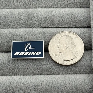 Pinback #59813 fabricante de aviones Boeing esmalte azul tono plata - Imagen 1 de 2