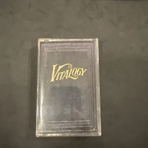 PEARL JAM Vitalogy CASSETTE TAPE Epic 1994 Complete with Insert TESTED - Picture 1 of 5