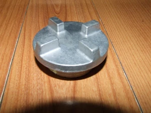 NOS Subaru/Robin cap 52 10 12 - Picture 1 of 4