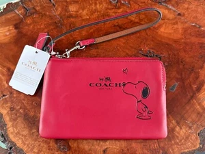 COACH x Peanuts Snoopy Heart Kiss Wristlet Leather F65193 Red & Black RARE - Picture 1 of 4