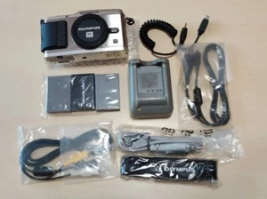 Olympus PEN E-P3 Digitalkamera - Silber (inkl. Objektiv & Zubehörpaket) - Bild 1 von 12
