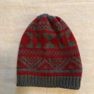 cappelli caldi OVS nuovi rosso e blu. - Foto 1 di 4