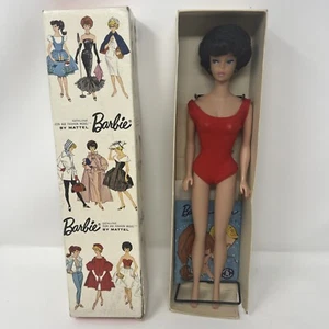 1962 VINTAGE BARBIE PUPPE MIDGE BRÜNETT BUBBLE CUT LAGER NR 850 mit BOX STÄNDER BUCH - Bild 1 von 20