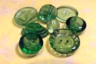 8 boutons vintage en verre vert dépression (2938)