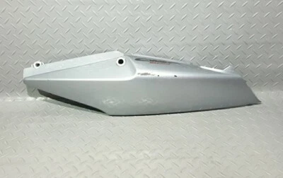 Panel de carenado trasero izquierdo plateado Honda CBF 600 SA 2008-2013 77320-MER-D000 Foto 1 de 4