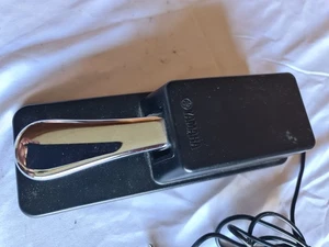 Interruptor de pie Yamaha FC3 efecto pedal Sustain Pedal - Imagen 1 de 6