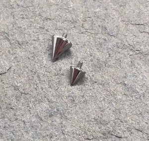 Pair of internally threaded 16g Replacement Piercing spikes, piercing cones, - Picture 1 of 2