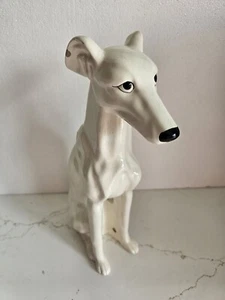 Estatuilla Whippet perro galgo de porcelana vintage pintada a mano 13" de alto - Imagen 1 de 11