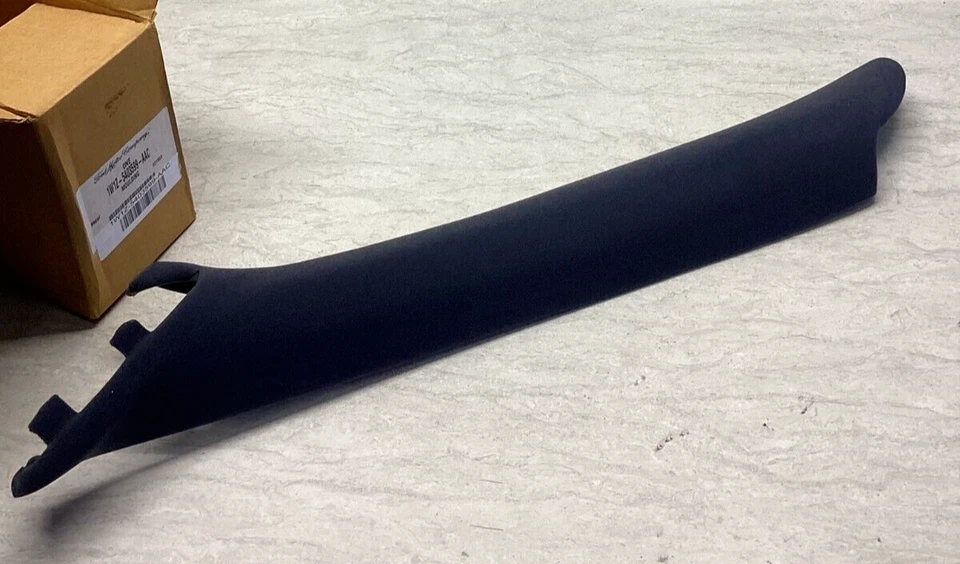 2001-2002 Lincoln Town carro OEM acabamento de pilar de para-brisa lateral esquerdo 1W1Z-5403599-AAC - Imagem 1 de 4