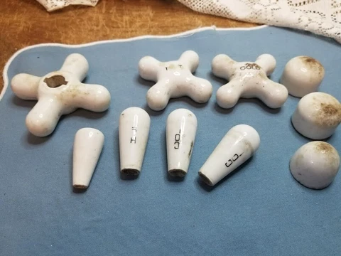 Vintage Miscellaneous Porcelain Handles Cover