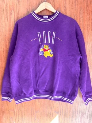 Suéter roxo vintage Winnie the Pooh anos 90 gola redonda - Imagem 1 de 4