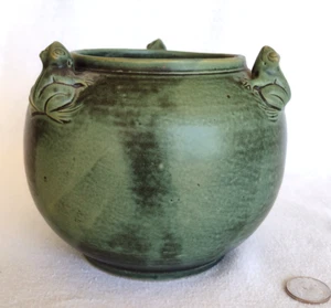 Vintage Seladon VASE/ÜBERTOPF grün HANDARBEIT mit FRÖSCHEN INDONESIEN Keramik 5,25" - Bild 1 von 6