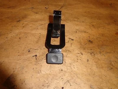 Toyota Supra MK3 1986.5-92 заднее заднее сиденье нижняя ручка выпуска OEM  - Изображение 1 из 4