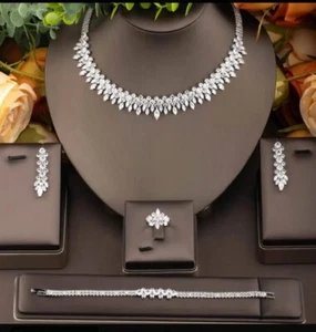 1 Set Classic Inlaid Cubic Zirconia Flower Cluster Decoration Wedding Jewelry - Picture 1 of 5