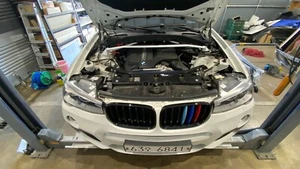 Barra de puntal delantera de 2 puntos para BMW F25 (X3)/F26 (X4) 2.0 3.0 2011-2018 Ultra Racing - Imagen 1 de 9