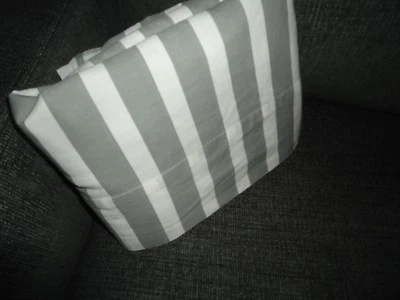 SÁBANA PLANA DOBLE RAYAS CLÁSICAS GRIS Y BLANCO TARGET ROOM ESSENTIALS 60 X 96 Foto 1 de 4