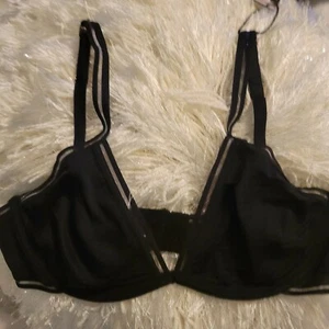 Real Fusion Plunge Underwire Bra 34B Black - Picture 1 of 2
