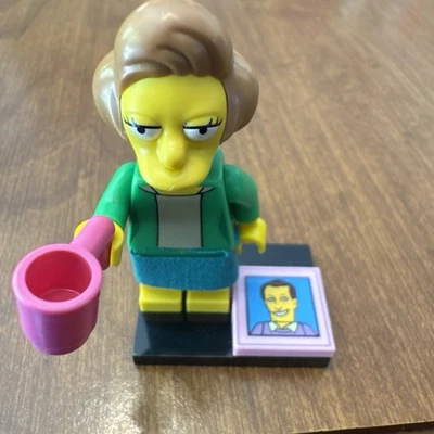 Los Simpson 2 - Minifigura LEGO Completa Edna Krabappel - #71009 Foto 1 de 4