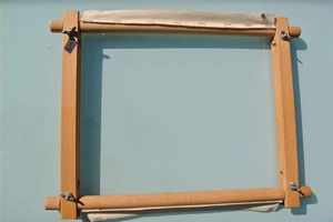 SULLIVANS PORTABLE Timber FRAME MEDIUM 20" Tapestry Cross Stitch Embroidery. - Bild 1 von 1