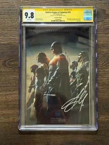 Justice League of America #1 Movie Foil Cover CGC 9.8 signed by Jason Momoa - Picture 1 of 2