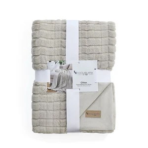 KOOLABURRA BY UGG Chloe Cozy Faux Fur Throw 50 x 70 in. Blanket Fall Winter Soft - Picture 1 of 4