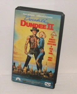 Crocodile Dundee 2 (1988) - VHS - Paul Hogan, Linda Kozlowski - Picture 1 of 4