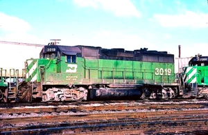 ORIGINAL KODCHROME SLIDE BURLINGTON NORTHERN GP-40 #3019 GALESBURG, IL 1/28/81 - Picture 1 of 1