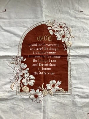 Funda de almohada bordada vintage “God Grant Me Serenity” sin terminar con hilo Foto 1 de 4