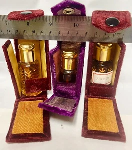3 Small Vintage Bottles of Perfume Full  In Velour  Snap Boxes - Bild 1 von 22