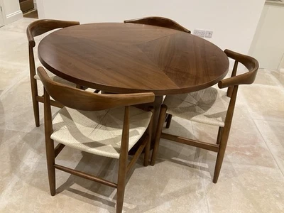 Skovby SM33 Extending Round Dining Table Seating 6 - 9. Complete with 6 Chairs. - Image 1 of 4