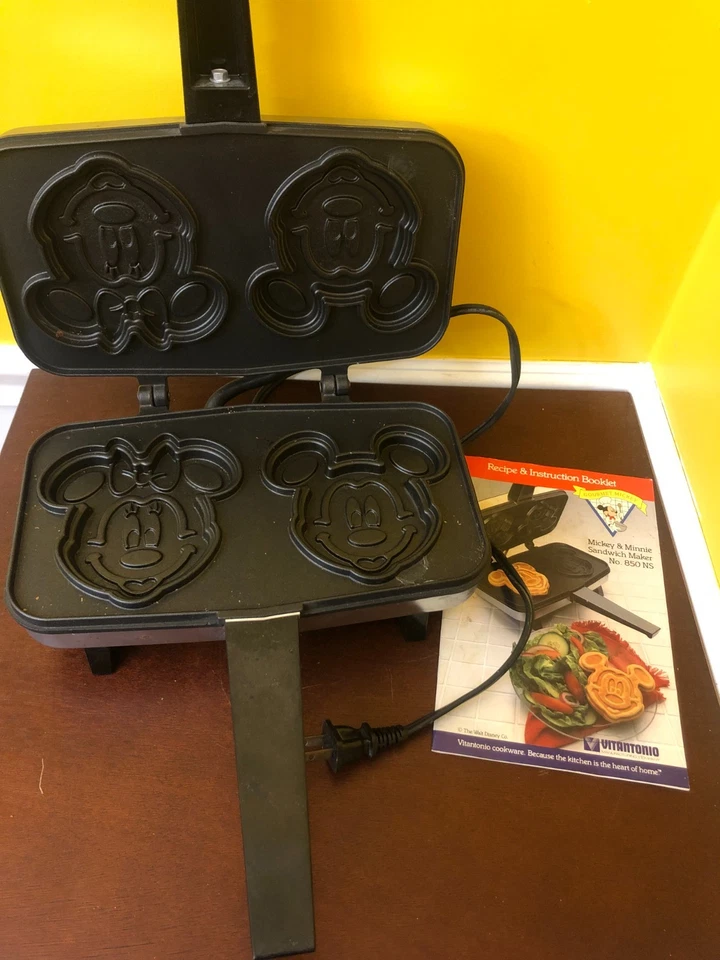 Vintage Disney Vitantonio Mickey & Minnie Waffle Sandwich Maker 850NS Tested - Image 1 of 4