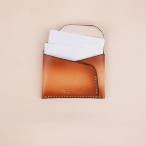 Cartera para tarjetas a presión de cuero minimalista dorado, nombre personalizado cuero portatarjetas a presión - Imagen 1 de 7