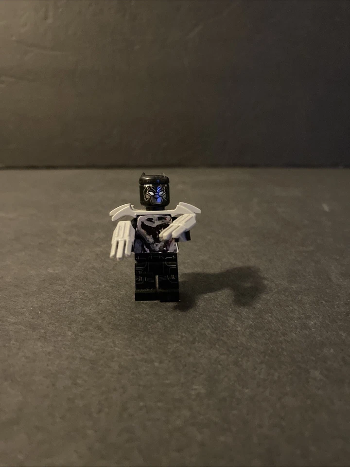 LEGO Superhéroes: Minifigura de Pantera Negra con Royal Talon Fighter Foto 1 de 1