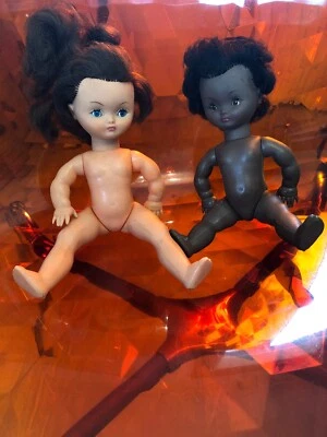 Lot De 2 Anciennes Poupees Nu Noire  Blanche - Photo 1/4