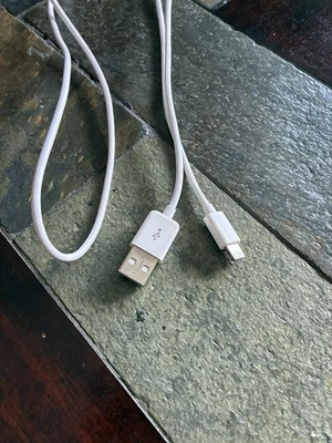 USB Cable for iPhone/iPad/iPod - White - Image 1 of 3