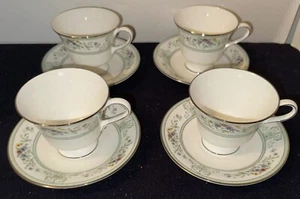 (Set of 4) Wedgwood Bone China Green AGINCOURT CUPS and SAUCERS (England) - Picture 1 of 5