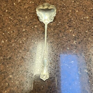 Cazuela para servir WM Rogers & Son Oxford plato plateado bayas - Imagen 1 de 7