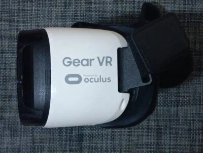 Samsung Gear VR Oculus Virtual Reality Headset 3D Note 5 Galaxy S6, S6 Edge S7 - Image 1 of 4