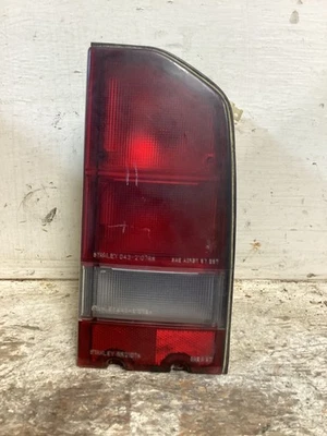 Conjunto de luz trasera pasajero derecho Geo Tracker Suzuki Sidekick 1989-1995 Foto 1 de 4